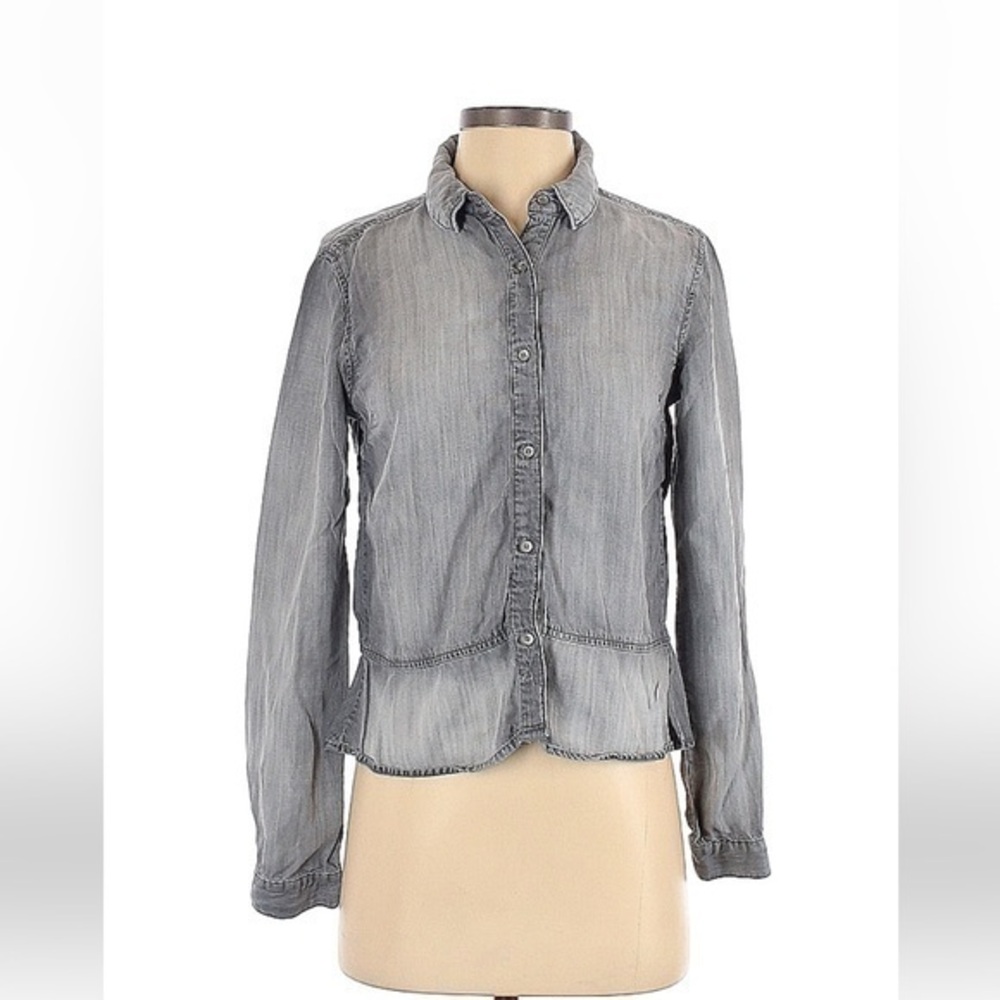 Cloth & Stone
Size XS Long Sleeve Button-Down Shirt